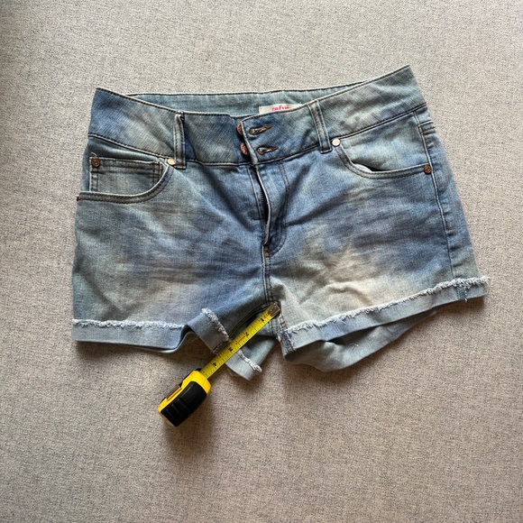 Refuge Jean short size 8 - Picture 2 of 4